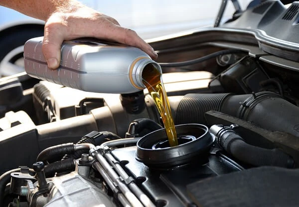 Notre huile est de marque MOTUL et OPAL